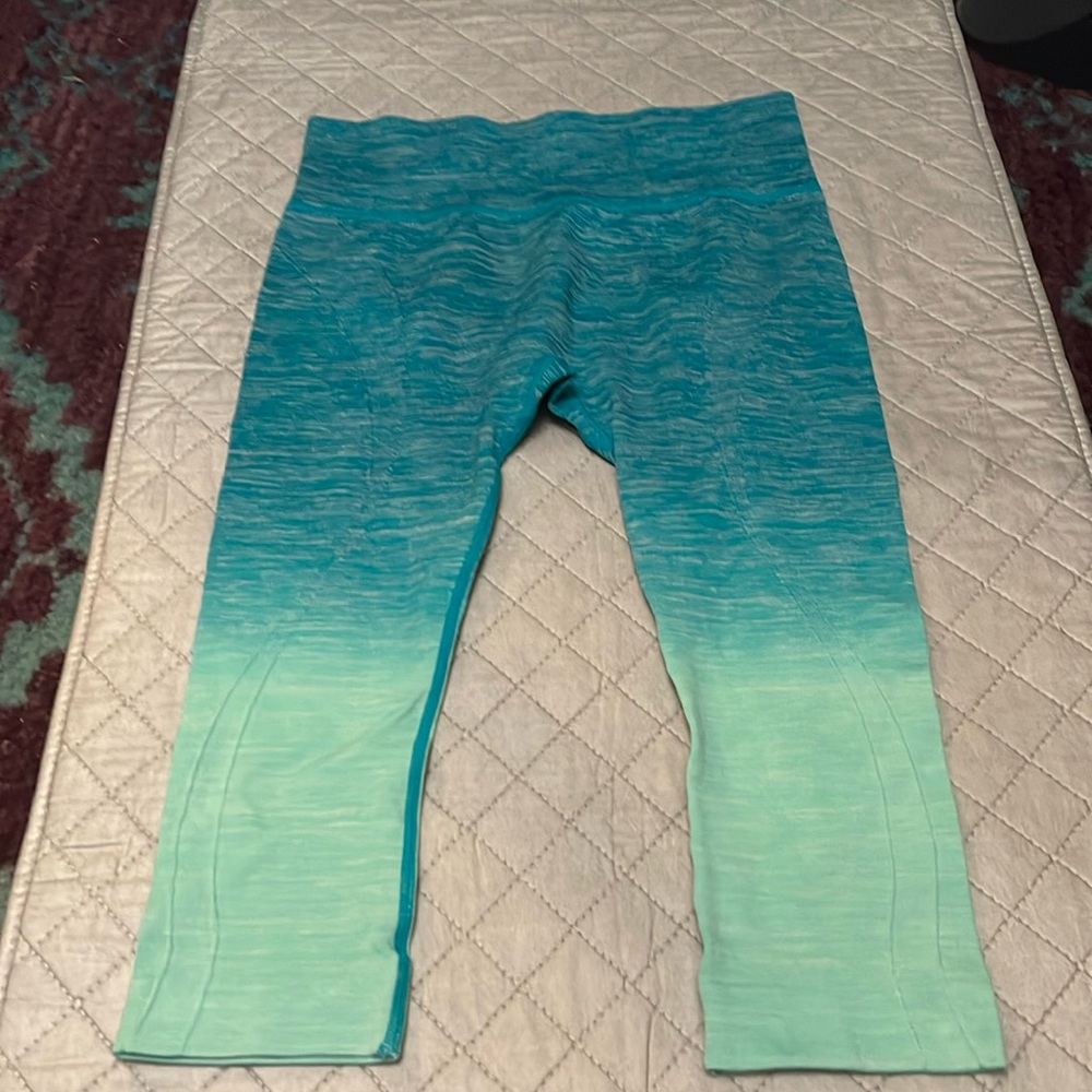 Teal space dye capri leggings